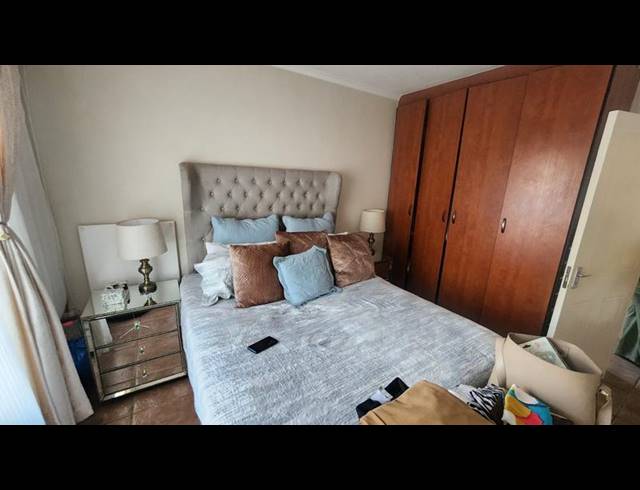 2 BEDROOM TOWNHOUSE FOR SALE IN CASTLEVIEW